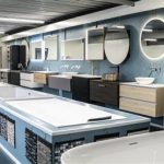 Moderne badkamer design getoond in showroom van badkamerwinkel in Enschede