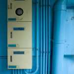 Professionele loodgieter voert onderhoud uit aan CV ketel in Amsterdam voor optimale werking en energiebesparing