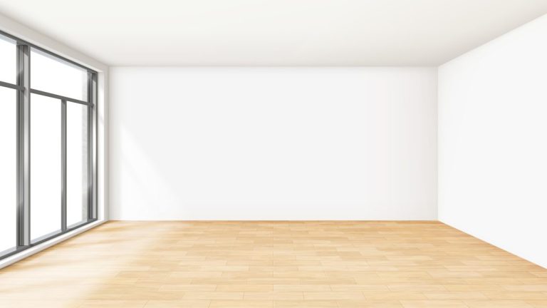 Lege ruimte klaar voor het leggen van een nieuwe vloer met egaline als basislaag voor een perfecte afwerking