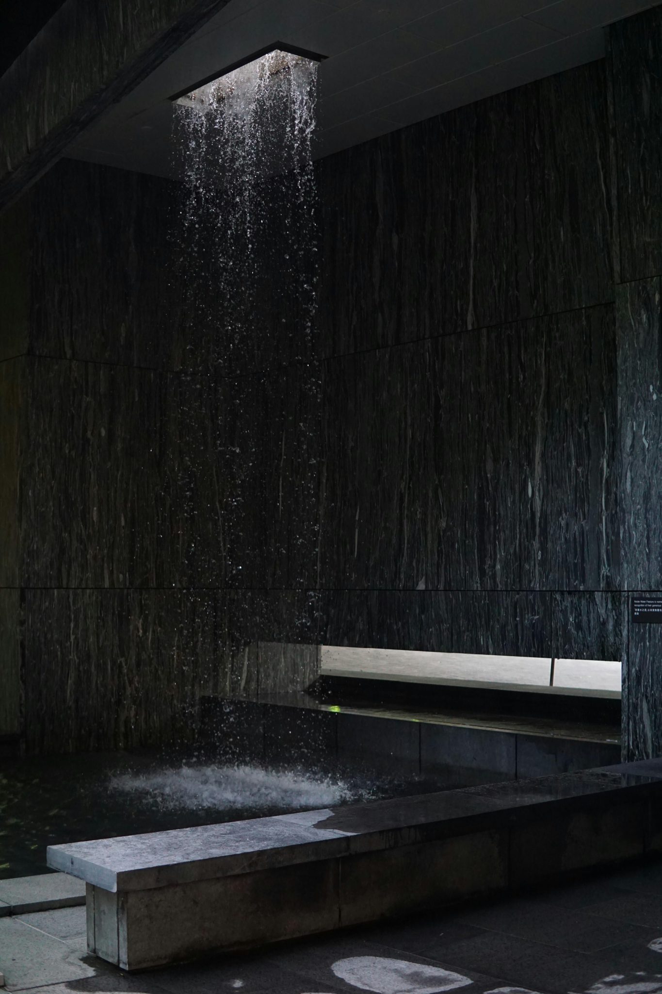 Luxe spa-geïnspireerde wellness suite met modern design en premium badkamer inrichting voor ultieme ontspanning thuis