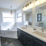 Badkamer renovatie timeline: factoren die de duur beïnvloeden en planning van eenvoudige tot complete make-over