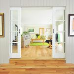 PVC vloeren in houtlook-effect, waterdicht en onderhoudsvriendelijk, ideaal voor moderne woninginterieur