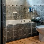 Professioneel kitwerk Veldhoven in badkamer met waterdichte afdichting rond douche