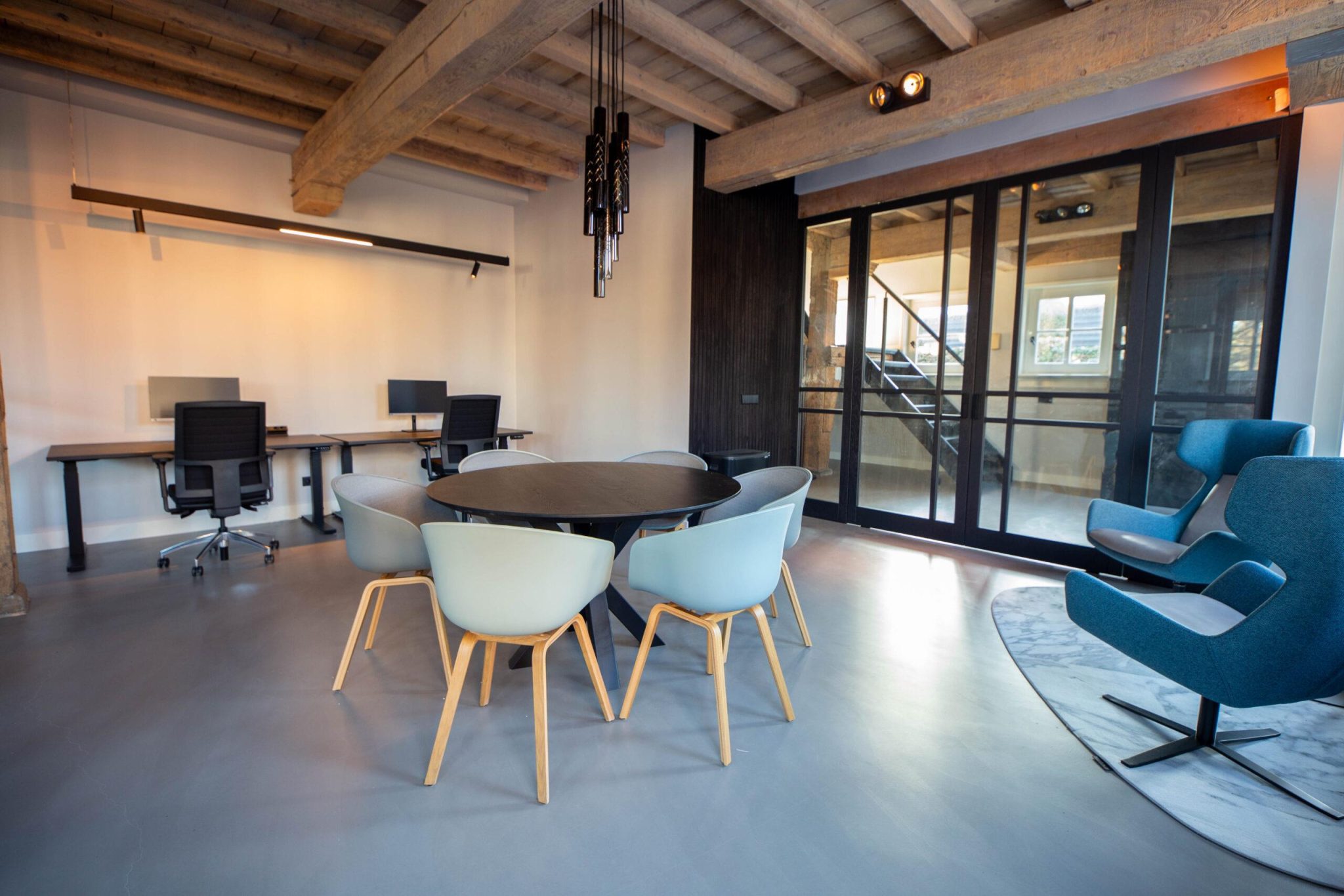 Blog Moderne gietvloer in badkamer met naadloze, waterdichte afwerking en minimalistisch design