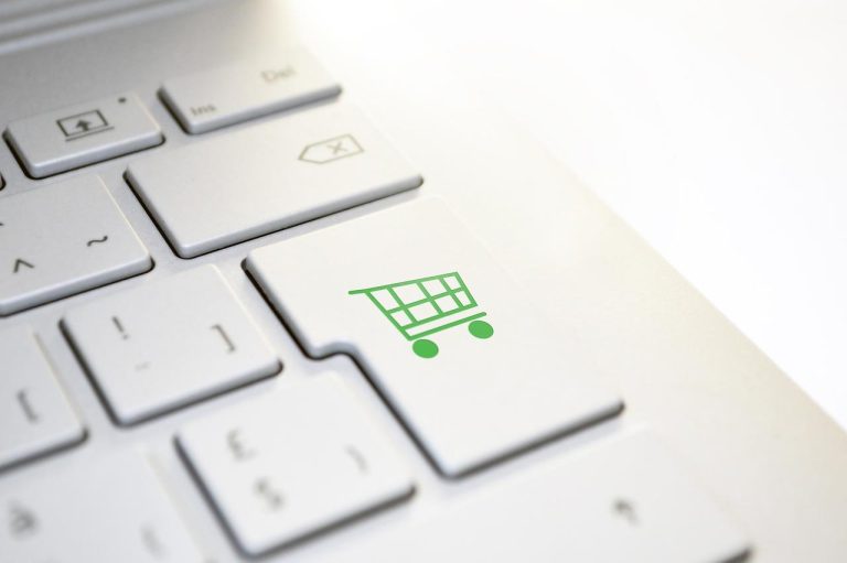 Visuele representatie van samenwerking in de digitale wereld tussen webshops en partners